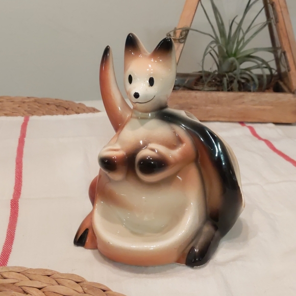 McCoy, 1956, Kangaroo Dresser Caddy